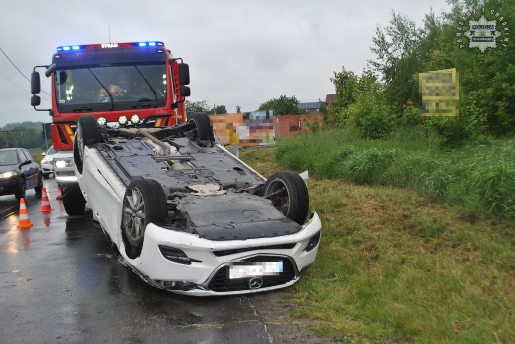 Dachowanie samochodu z udziałem dzieci