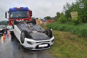 Dachowanie samochodu z udziałem dzieci