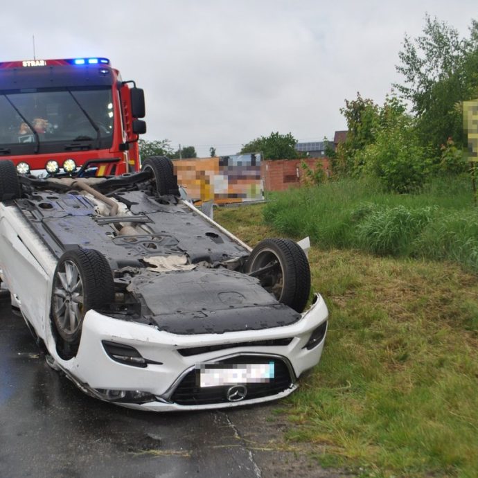 Dachowanie samochodu z udziałem dzieci